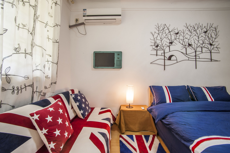 陕西南路地铁站到上海展览中心做什么公交车到